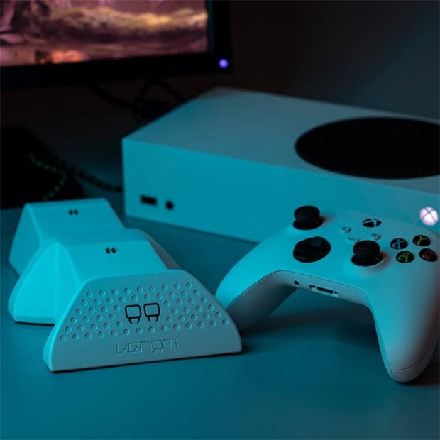White - Venom - Twin Docking Station Fox Xbox Series X/S and One (White)