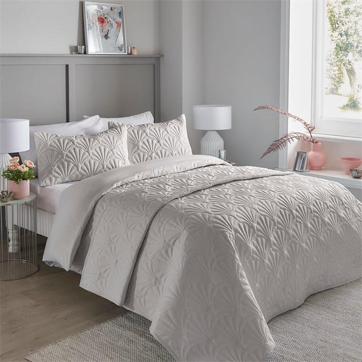 Serene Unisex Silver 'Cavali' Pinsonic Microfibre Duvet Cover Set In | Size: King - Image 3