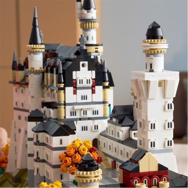 TBC - LEGO - LEGO® Architecture 21063 Neuschwanstein Castle Collectible Model Kit for Adults