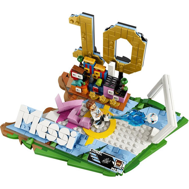 Messi - LEGO - LEGO Editions Lionel Messi – Soccer Highlights - Building Set for Boys & Girls Ages 10+ - 43011