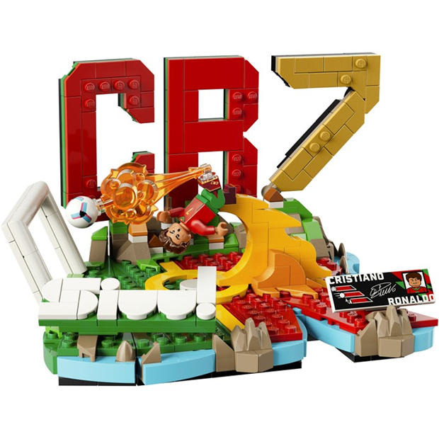 Ronaldo - LEGO - LEGO Editions Cristiano Ronaldo – Soccer Highlights - Building Set for Boys & Girls Ages 10+ - 430