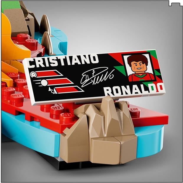 Ronaldo - LEGO - LEGO Editions Cristiano Ronaldo – Soccer Highlights - Building Set for Boys & Girls Ages 10+ - 430