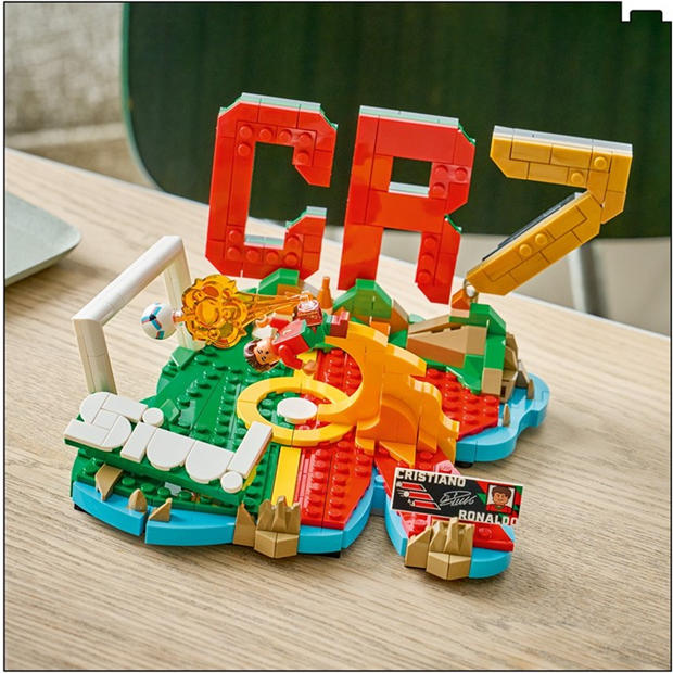 Ronaldo - LEGO - LEGO Editions Cristiano Ronaldo – Soccer Highlights - Building Set for Boys & Girls Ages 10+ - 430