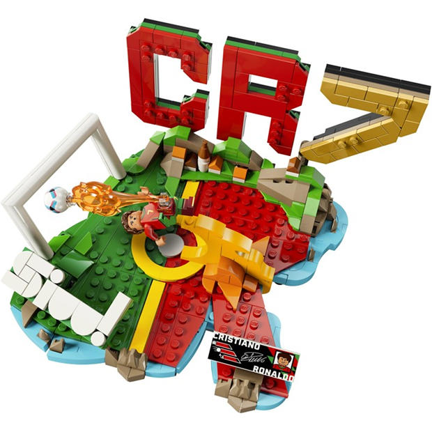 Ronaldo - LEGO - LEGO Editions Cristiano Ronaldo – Soccer Highlights - Building Set for Boys & Girls Ages 10+ - 430