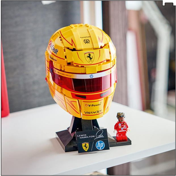 Hamilton Helmet - LEGO - Editions Scuderia Ferrari HP Lewis Hamilton Helmet 43022