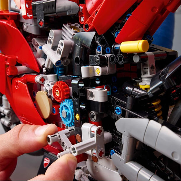 Техника - LEGO - Technic 42202 Ducati Panigale V4 S Motorcycle
