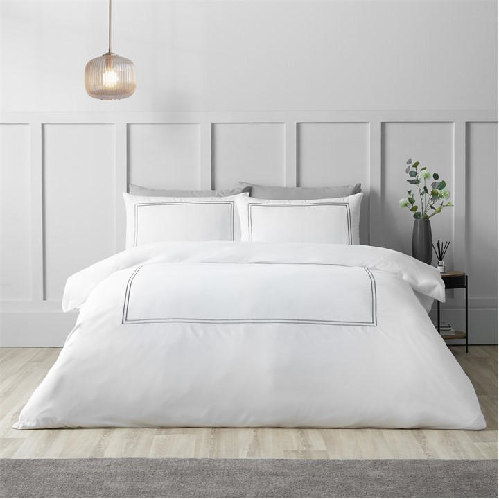 Catherine Lansfield  White Soft Mono Satin Stitch Duvet Cover Set in Size Superking, Sports Direct