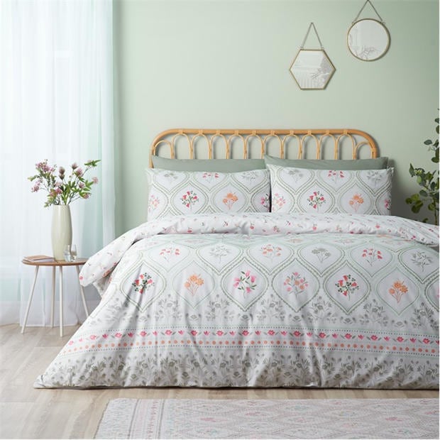Soft Green - Catherine Lansfield - Cameo Floral Duvet Cover Set