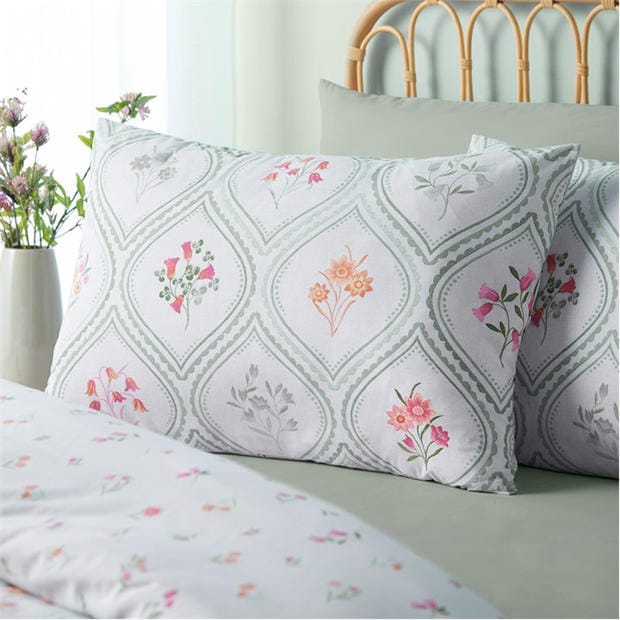 Soft Green - Catherine Lansfield - Cameo Floral Duvet Cover Set
