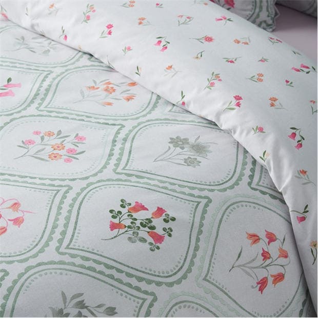 Soft Green - Catherine Lansfield - Cameo Floral Duvet Cover Set