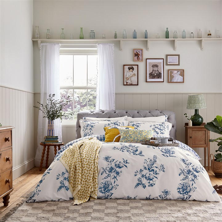 Joules  Blue Honey Floral Duvet Cover Set Navy in Size Double, Sports Direct